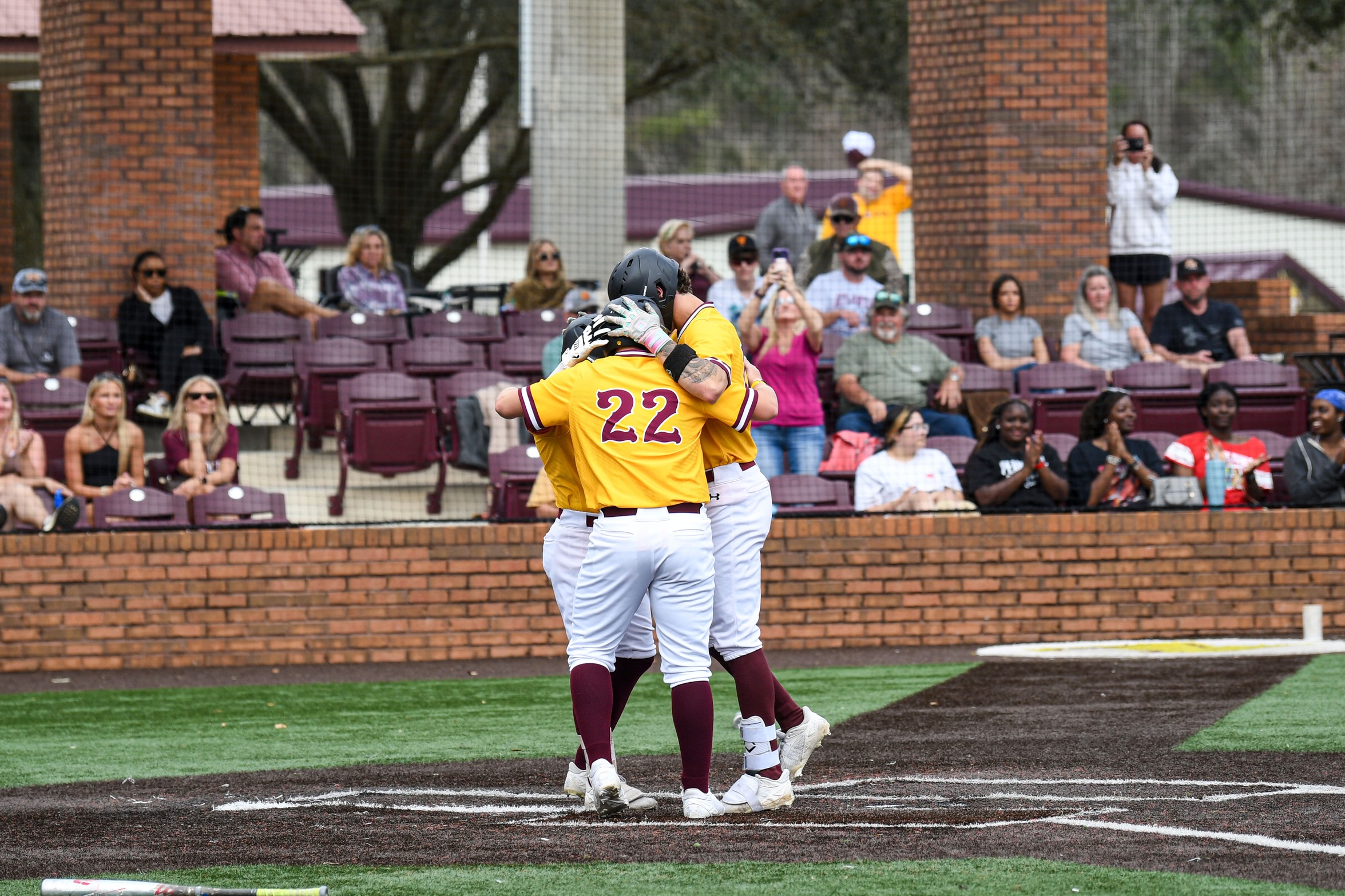 Nico Williams (Gulfport) celebrates with teammates after hitting a two-run home run against No. 16 South Arkansas (Keshawn Pough/PRCCAthletics).