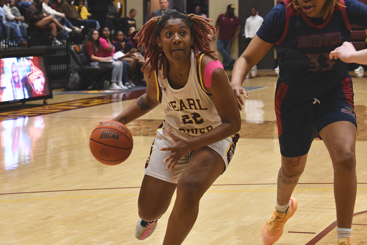 PRCC's Sydney Lewis drives to the basket against Southwest on February 6. (Melany Carrasco/PRCC Athletics)
