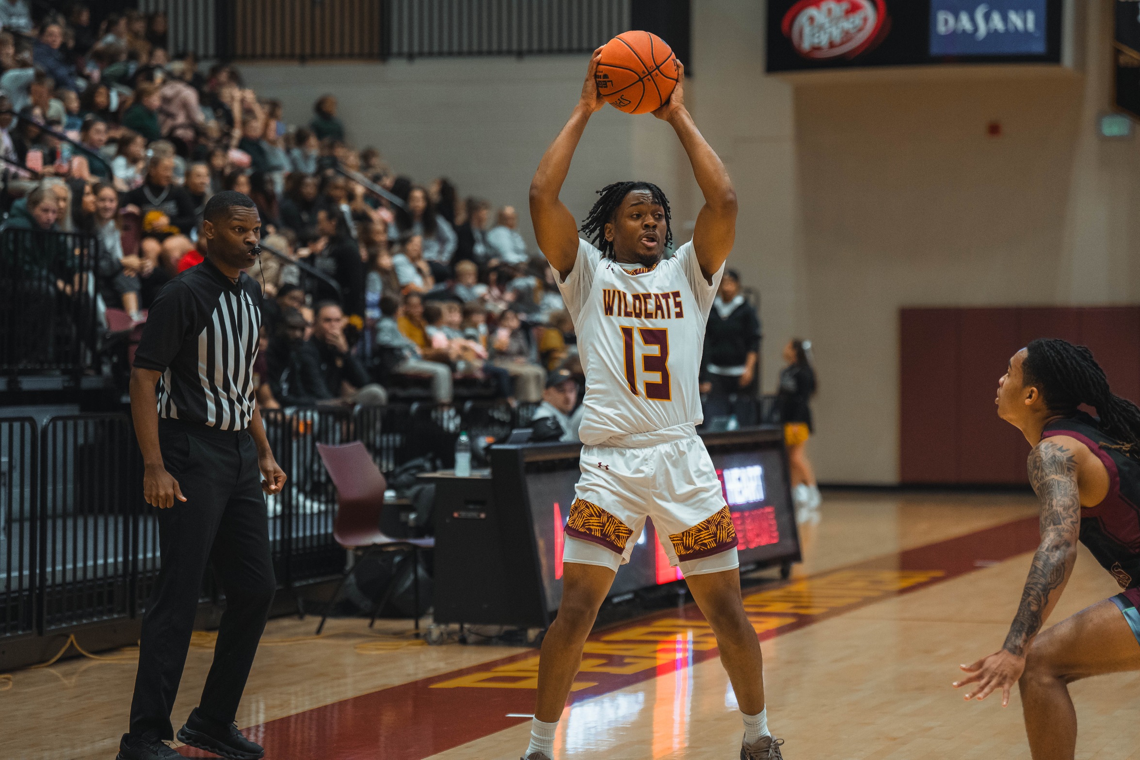 Pearl River falls on the road against Holmes